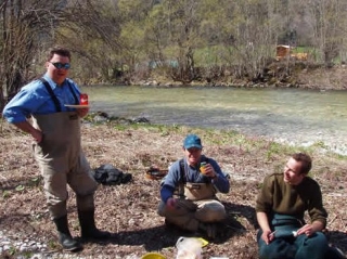  Disfruta de la pesca con amigos 